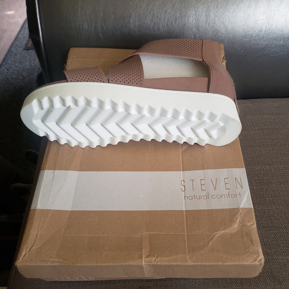 Shoes - Picture 4 of 4